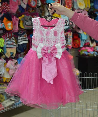 Новое, нарядное, пышное платье с бантом для принцессы. Размеры 1-2года и 3-5лет. Пятислойная юбка.