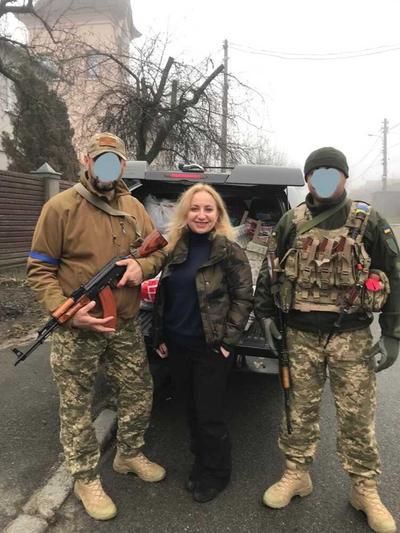 Вишня - одна з безстрашних волонтерок Києва