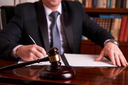 Юрист, судовий захист, консультація, правові питання та супроводження