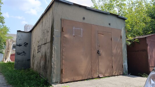 Капітальний залізобетонний гараж по вулиці Олекси Тихого (Виборзька)