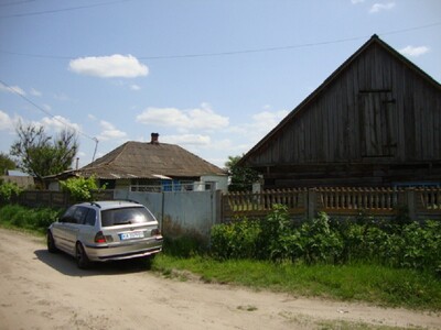Обмін на АВТО! Продаю будиночок рядом з центром села Хоцьки і лісом.