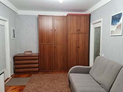 Продаж двокімнатної квартири вул.Липківського 25, вікна двір, цегляний будинок