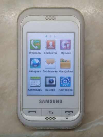 Мобильный телефон Samsung GT-C3300.