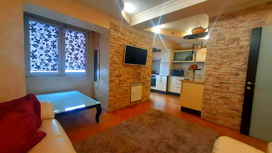 Продається двокімнатна квартира на Микільській Борщагівці.