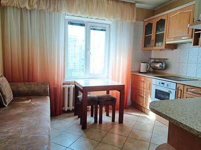 Продается отличная 1-комнатная квартира ул. Вишняковская, 7-Б, Дарницкий район, массив Осокорки.