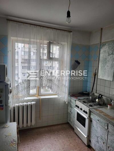 Продається 2 кімнатна квартира по вул. Героїв Дніпра, 7 (поряд з метро "Героїв Дніпра").