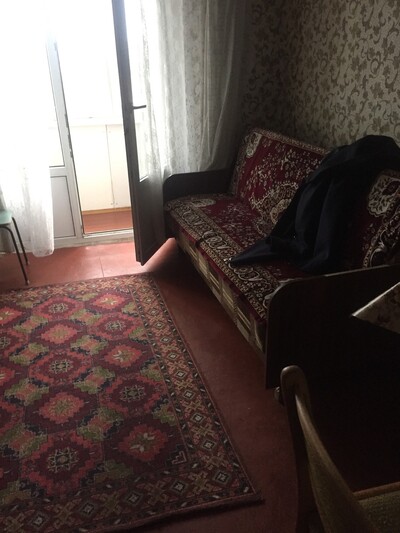здається кімната без проживання хазяїв,метро Лісова.