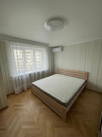 Продам 2-кімнатну квартиру, Ентузіастів, д. 17, Дніпровський район, Київ