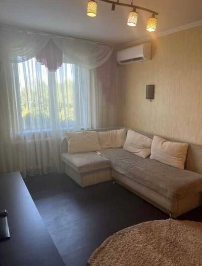 Пропонується в довгострокову оренду 3х-кімнатна квартира по вул. Ревуцького,35 (Дарницький р-н).