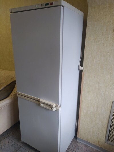 Продам холодильник ,Атлант" 175 см.