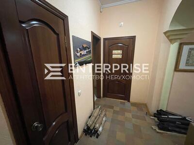 Продається 2-кімнатна квартира на вул.Митрофана Довнар-Запольського 4.