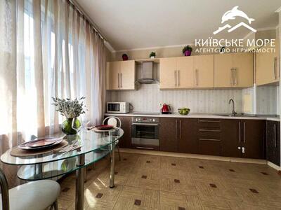 Продам 2-к квартиру Київ, Дніпровський, вул. Краківська, 13В. 