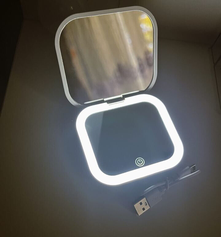 Дзеркало для макіяжу з led підсвічуванням карманне, Київ на aviso.ua