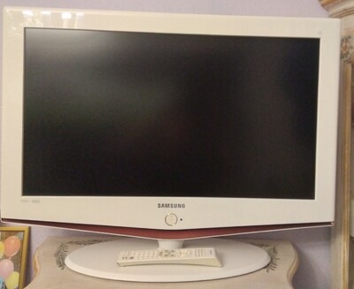 Телевизор  32"   Samsung   LCD