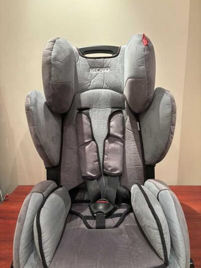 Продається автокрісло Recaro Young Sport (9 місяців до 12 років), б/в