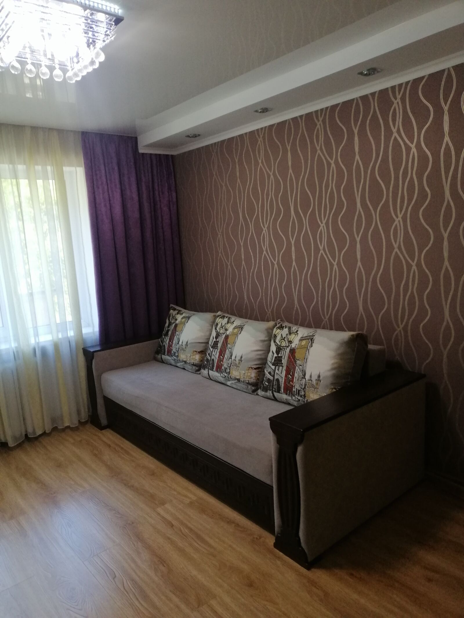 Продам диван в гарному стані. Зв