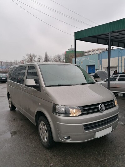 Продаж автомобіля посольства, Volkswagen Caravelle