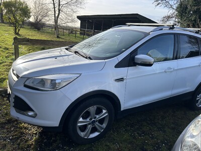 Продам Ford kuga 2013 року; білого кольору; пробіг 130000