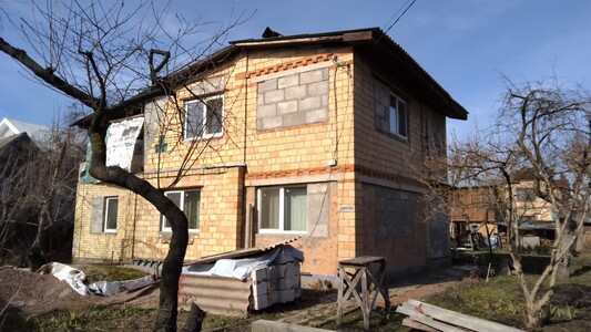 Осокорки. Продам без комісії будинок на двох ділянках на Садовій, 56.