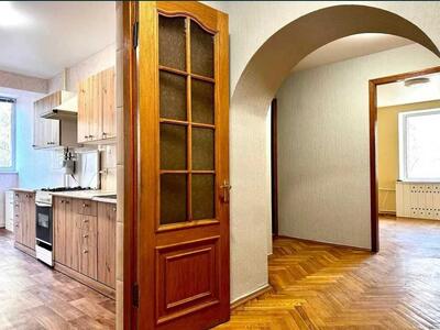 Продам 3-к квартиру Київ, Печерський, Суворова вул., 11