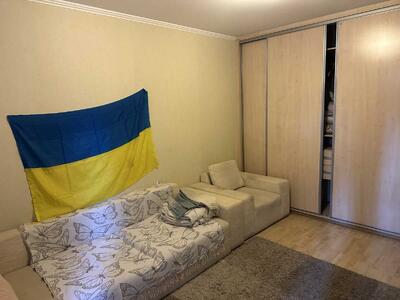 Здам довгостроково 3-к квартиру Київ, Голосіївський, Саперно-Слобідська вул., 8