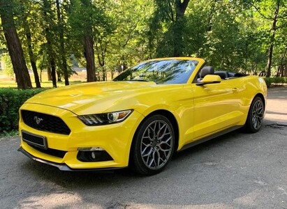 Прокат кабриолет Ford Mustang желтый
