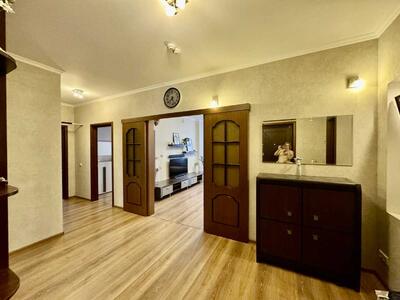 Здам довгостроково 3-к квартиру Київ, Дарницький, Урлівська вул., 23а