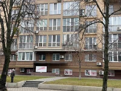 Торгове приміщення в ЖК Кришталеві джерела 60м2