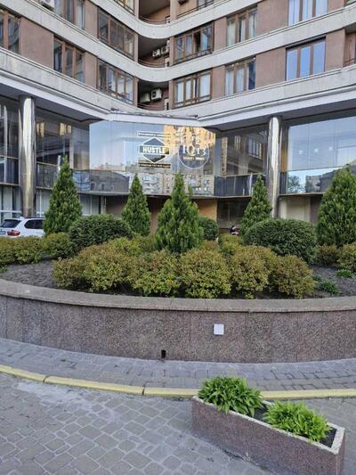 Продам 3-к квартиру Київ, Печерський, Жилянська вул., 59