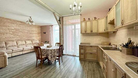 Продам 3-к квартиру Киев, Днепровский, Регенераторная ул., 4