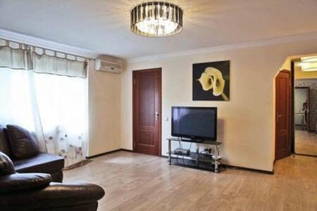 Продам 2-комнатную квартиру, бульвар Леси Украинки, д.12, Печерский район, Киев