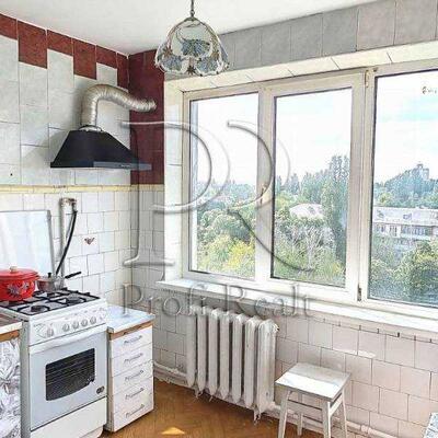 Продам 1-к квартиру Київ, Святошинський, Зодчих вул., 4