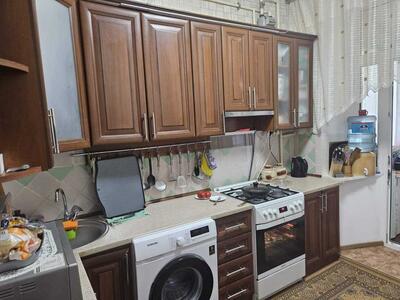 Продам 3-к квартиру Київ, Подільський, Щекавицька вул., 44