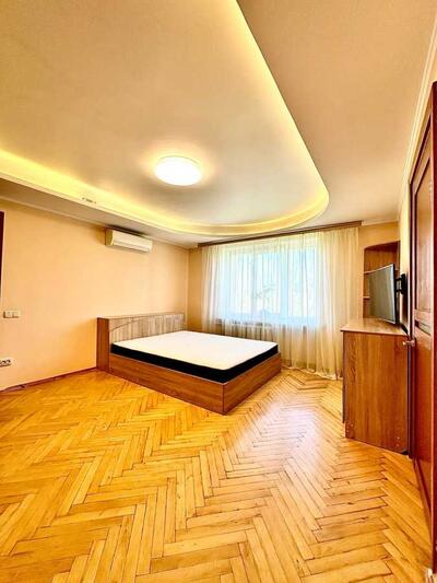 Продам 3-к квартиру Киев, Шевченковский, Богдана Гаврилишина ул., 11