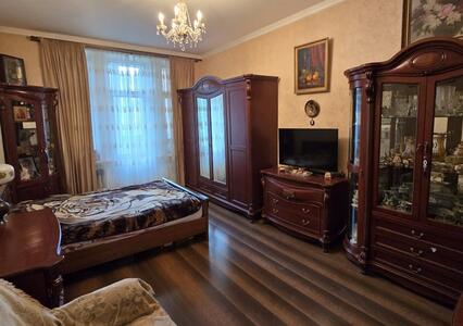 4-кімнатна, Велика Васильківська вул. (Червоноармійська), 42, Голосіївський