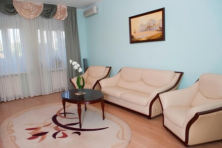 Без комісії! Здам 3-к 120 м з видом на парк. Печерськ. м. Палац Україна
