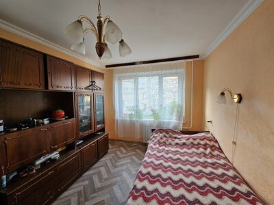 Продаж трикімнатної квартири 69 м.кв. біля метро Мінська. Торг