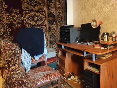 здається ліжко-місце другою людиною в кімнату