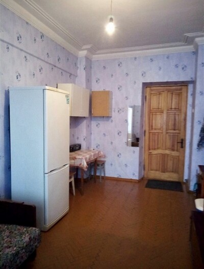 здається кімната у гуртожитку сімейного типу,метро Дарниця.