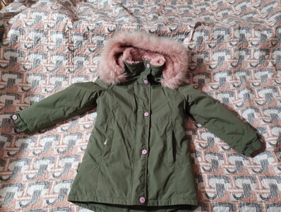 Дівоча зимова куртка.