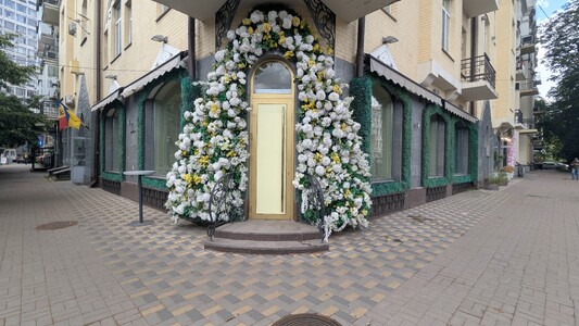 Ресторан, кафе, салон, шоу-рум. 211 м2, фасад. м.Арсенальна.