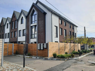 єОселя, єВідновлення! Квартира з власним подвірям і паркінгом.. 