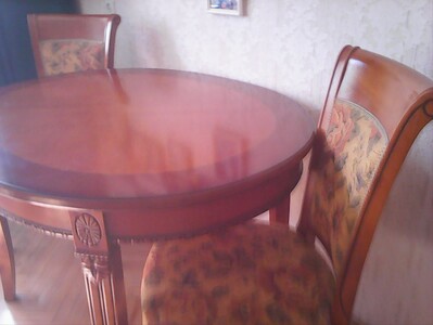 Стіл і два стільці, Китай