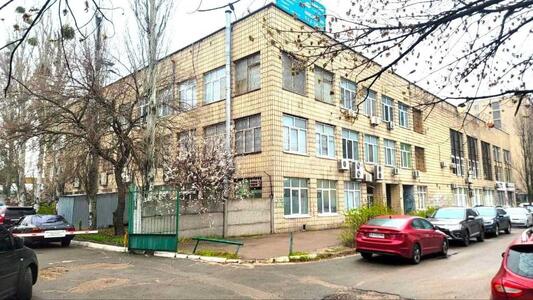 Продаж окремої будівлі / офісу 4174м2 біля метро Лівобережна