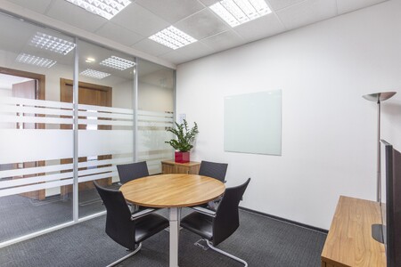 Все включено: професійний офіс для 4 осіб у Regus Gulliver