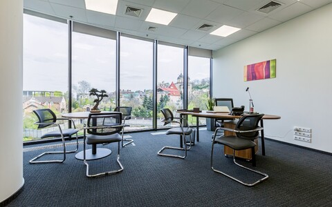 Усе включено: професійний офісний простір для 15 осіб у Regus IQ Centre