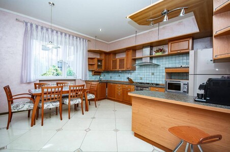 Оренда будинка розташованого в межах міста, вул Івана Їжакевича 72