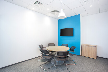 Все включено: професійний офіс для 4 осіб у Regus Silver Breeze