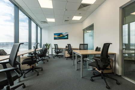 Усе включено: професійний офісний простір для 15 осіб у Regus Silver Breeze