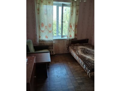 Трикімнатна у тихому районі, без комісії